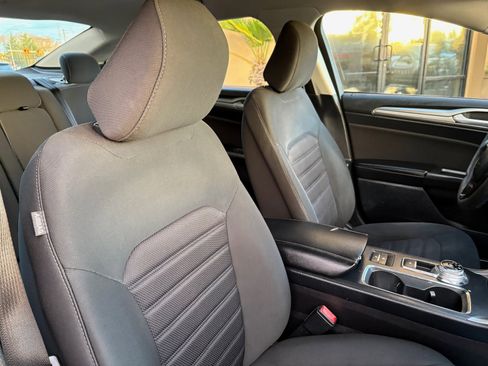 Used 2020 Ford Fusion SE image 26