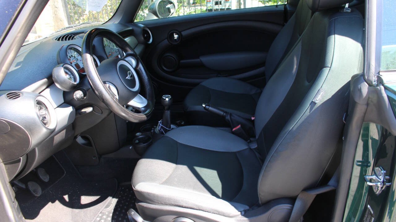 Used 2009 MINI Cooper Convertible FWD image 2