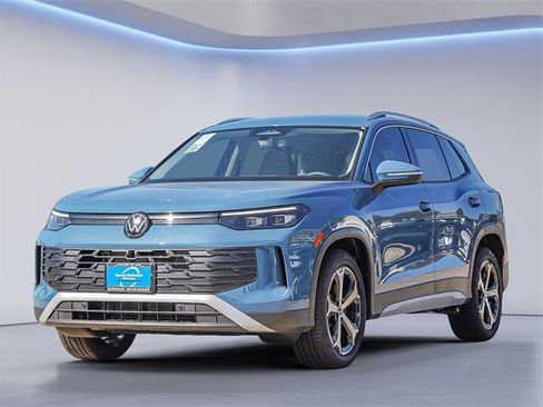 New 2025 Volkswagen Tiguan SE image 7