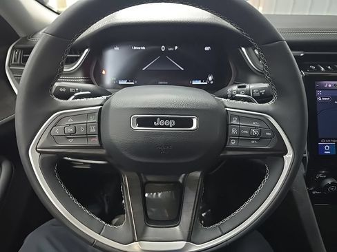 Used 2023 Jeep Grand Cherokee L Limited AWD/4WD image 21