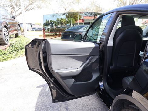 Used 2023 Tesla Model Y Performance image 24