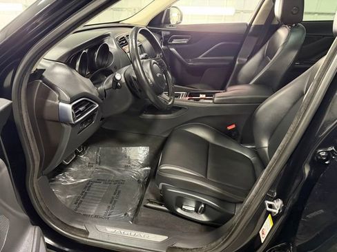Used 2019 Jaguar F-PACE Premium image 12