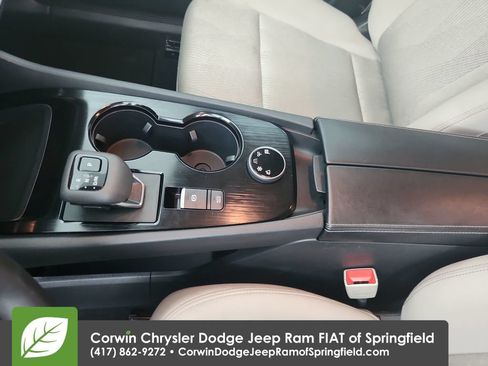 Used 2025 Nissan Rogue SV AWD/4WD image 27