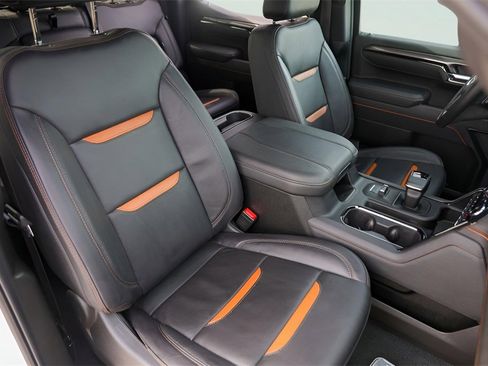 Used 2025 GMC Sierra 1500 AT4 image 32