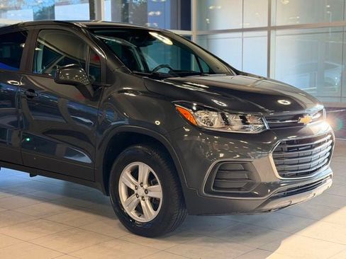 Used 2020 Chevrolet Trax LS w/ Tint and Cruise Package AWD/4WD image 5