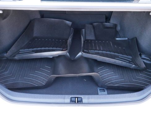 Used 2020 Toyota Camry LE image 18