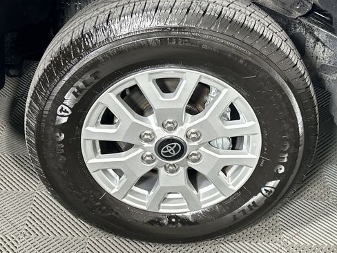 Used 2025 Toyota Tacoma SR5 image 10