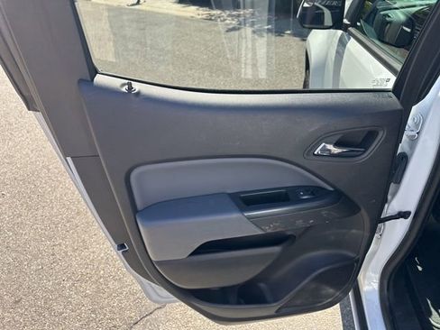 Used 2018 Chevrolet Colorado Z71 AWD/4WD image 11