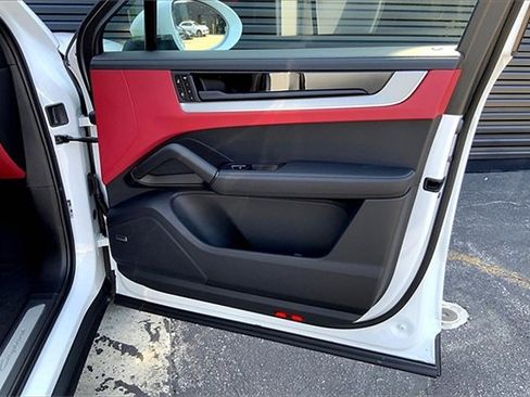 New 2025 Porsche Cayenne E-Hybrid Coupe image 29