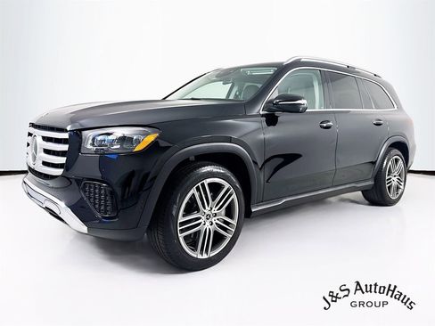 Used 2024 Mercedes-Benz GLS 450 4MATIC image 3