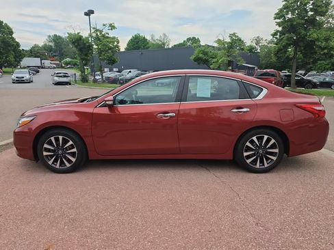 Used 2016 Nissan Altima 2.5 SV w/ Convenience Package FWD image 2