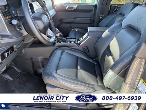 Used 2025 Ford Bronco Badlands image 10