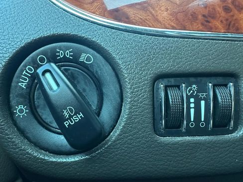 Used 2016 Chrysler Town & Country Touring image 24