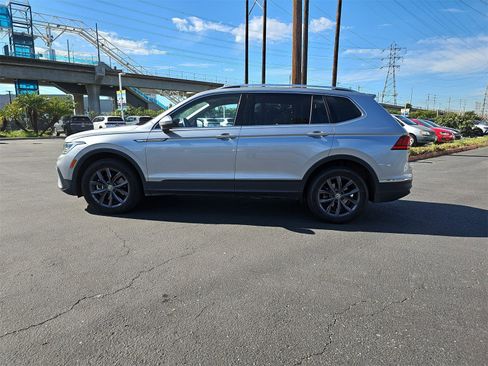 Certified 2022 Volkswagen Tiguan SE image 8