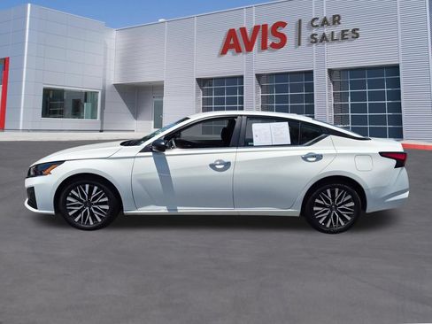 Used 2025 Nissan Altima 2.5 SV FWD image 10