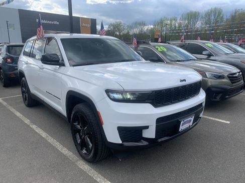 Used 2021 Jeep Grand Cherokee L Laredo image 1