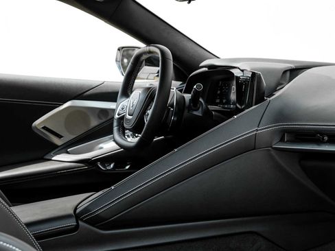 Used 2025 Chevrolet Corvette Stingray Preferred Conv w/ 2LT image 27