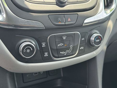 Used 2023 Chevrolet Equinox LS FWD image 15