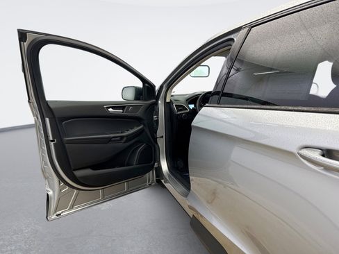 Used 2023 Ford Edge SE AWD/4WD image 9
