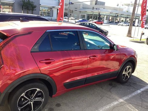 Used 2025 Kia Niro LX FWD image 10