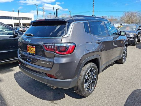 Certified 2022 Jeep Compass Limited image 6