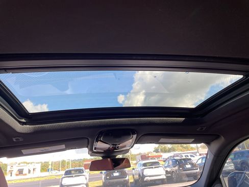 Used 2024 BMW X6 xDrive40i w/ Executive Package image 11