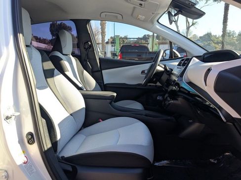 Used 2017 Toyota Prius Two image 22