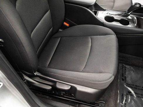 Used 2016 Chevrolet Malibu LT image 33