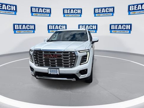 Used 2025 GMC Yukon XL Denali AWD/4WD image 4