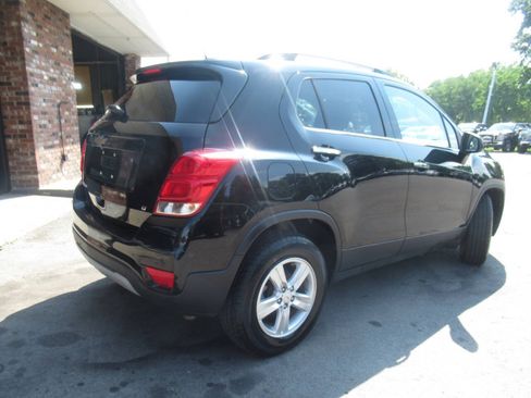 Used 2020 Chevrolet Trax LT w/ Sun & Sound Package AWD/4WD image 6