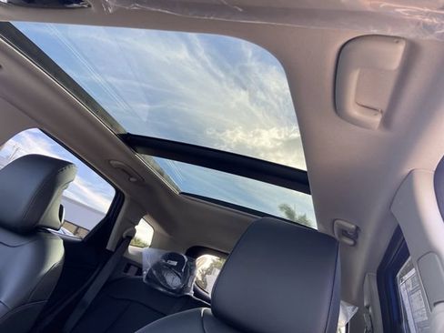 New 2026 Kia Sportage EX w/ EX Panorama Roof Package FWD image 16