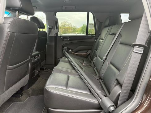 Used 2018 Chevrolet Tahoe LT w/ Luxury Package AWD/4WD image 19