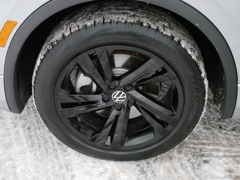 Certified 2023 Volkswagen Tiguan SE R-Line image 15