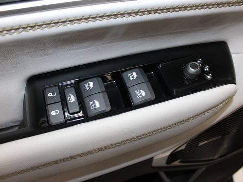 Used 2024 Jeep Wagoneer L Series III w/ Premium Group I AWD/4WD image 26