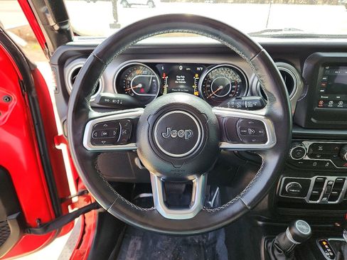 Used 2020 Jeep Wrangler Unlimited Sahara image 16