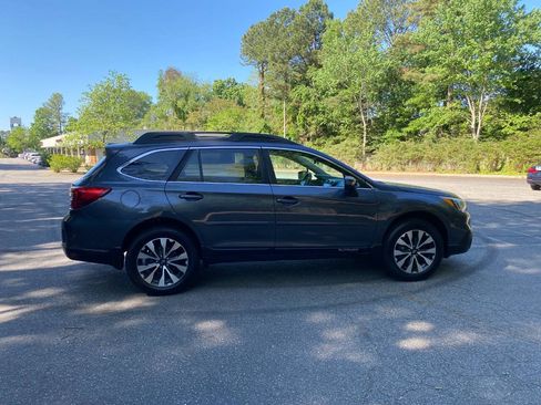 Used 2017 Subaru Outback 2.5i Limited AWD/4WD image 6