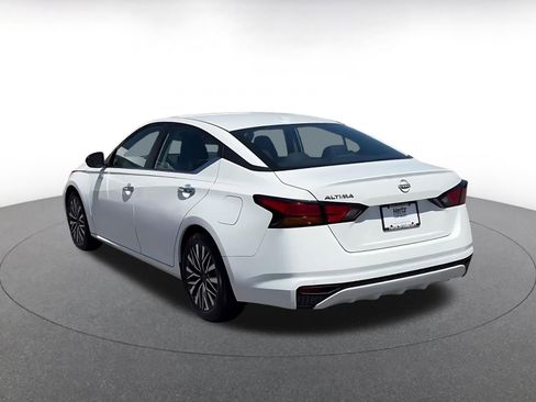 Used 2025 Nissan Altima 2.5 SV FWD image 11