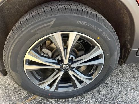 Used 2020 Nissan Rogue SV w/ Sun & Sound Touring Package AWD/4WD image 23