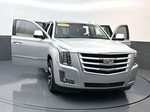 Used 2018 Cadillac Escalade Luxury image 35
