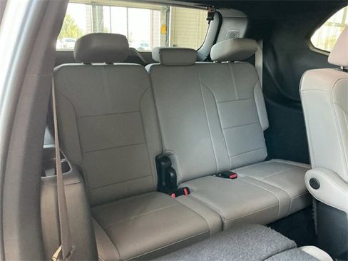 Used 2024 GMC Acadia Elevation image 15