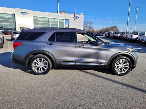 Used 2024 Ford Explorer XLT w/ Equipment Group 202A image 12