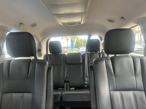 Used 2016 Chrysler Town & Country LX FWD image 29