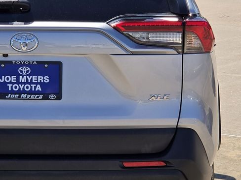 Used 2025 Toyota RAV4 XLE FWD image 9