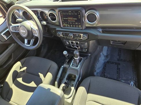 Used 2023 Jeep Wrangler Unlimited Sahara AWD/4WD image 15