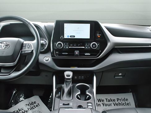 Used 2023 Toyota Highlander XLE AWD/4WD image 30