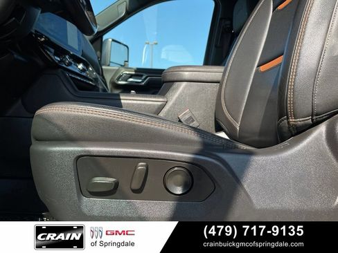 Used 2025 GMC Sierra 2500 AT4 w/ AT4 Premium Plus Package AWD/4WD image 11