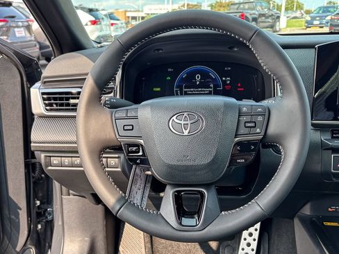 New 2025 Toyota Camry SE image 21