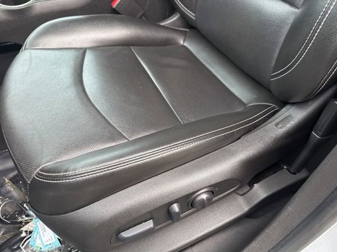 Used 2022 GMC Terrain SLT w/ Infotainment Package II image 13