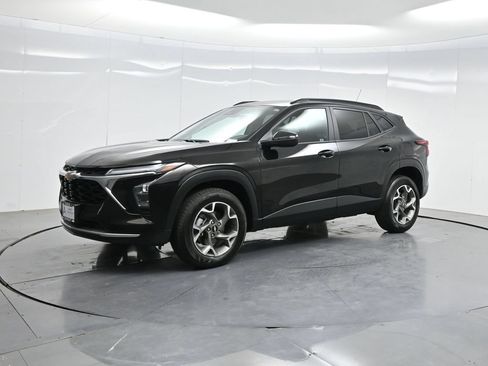 Used 2025 Chevrolet Trax LT FWD image 68