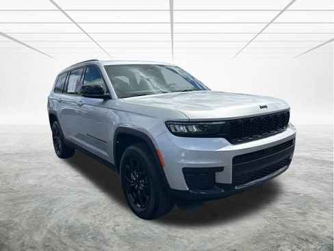 Used 2025 Jeep Grand Cherokee L Altitude RWD image 2